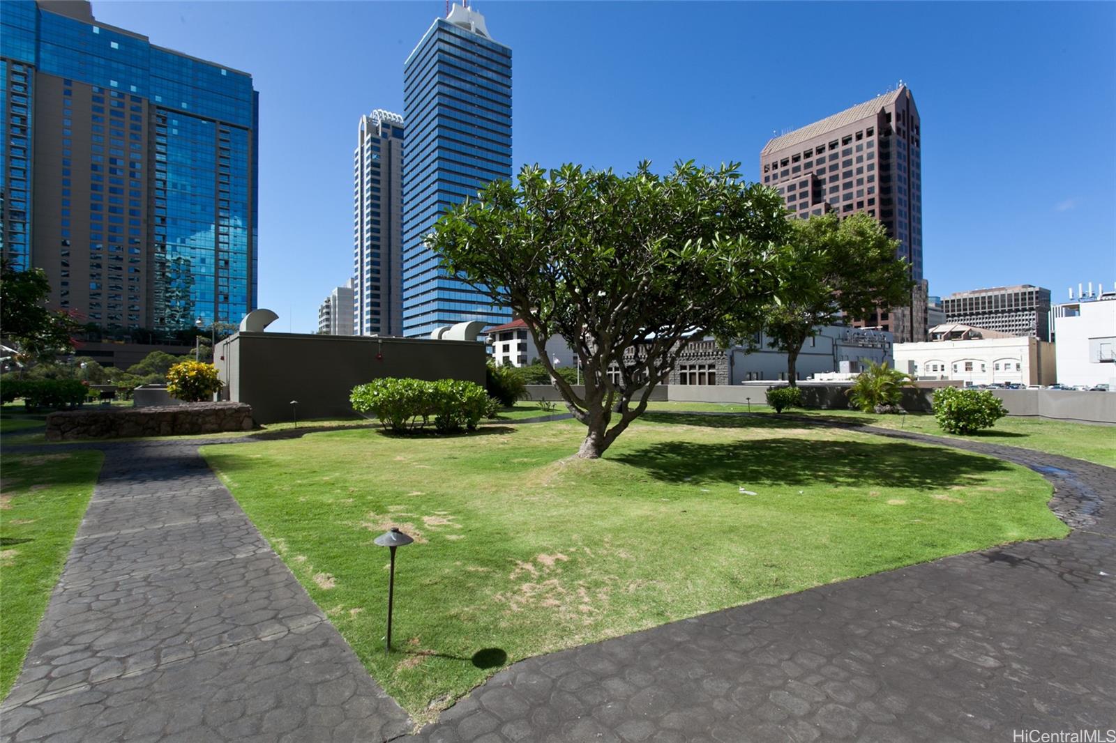 Kukui Plaza condo # E1006, Honolulu, Hawaii - photo 13 of 17