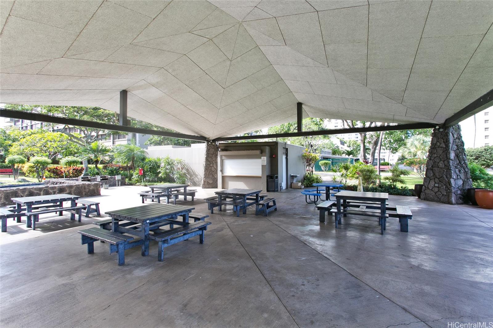 Kukui Plaza condo # E1006, Honolulu, Hawaii - photo 15 of 17