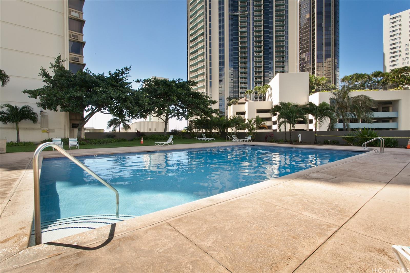 Kukui Plaza condo # E1006, Honolulu, Hawaii - photo 16 of 17