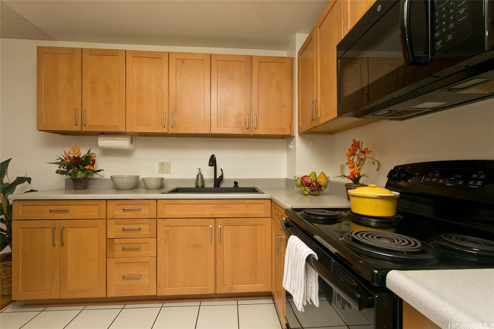 Kukui Plaza condo # E1006, Honolulu, Hawaii - photo 7 of 17