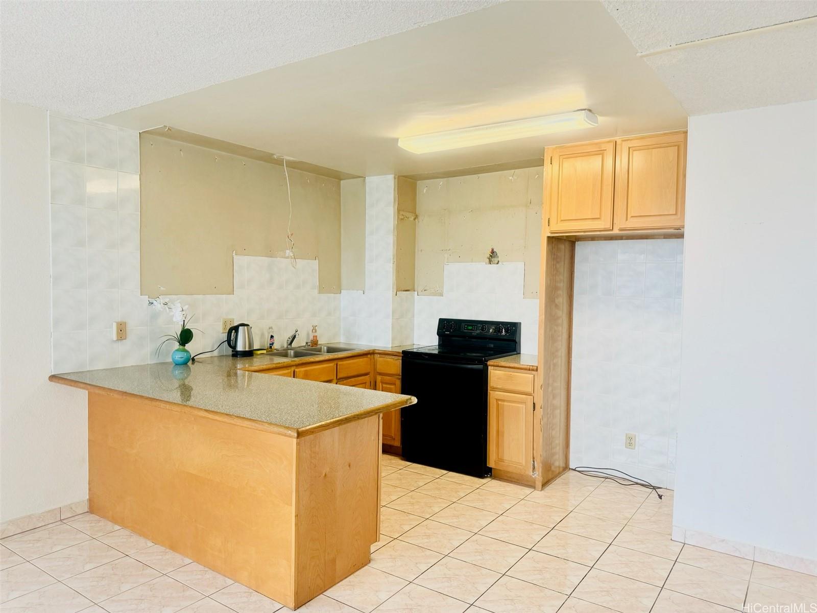Kukui Plaza condo # E1414, Honolulu, Hawaii - photo 2 of 12
