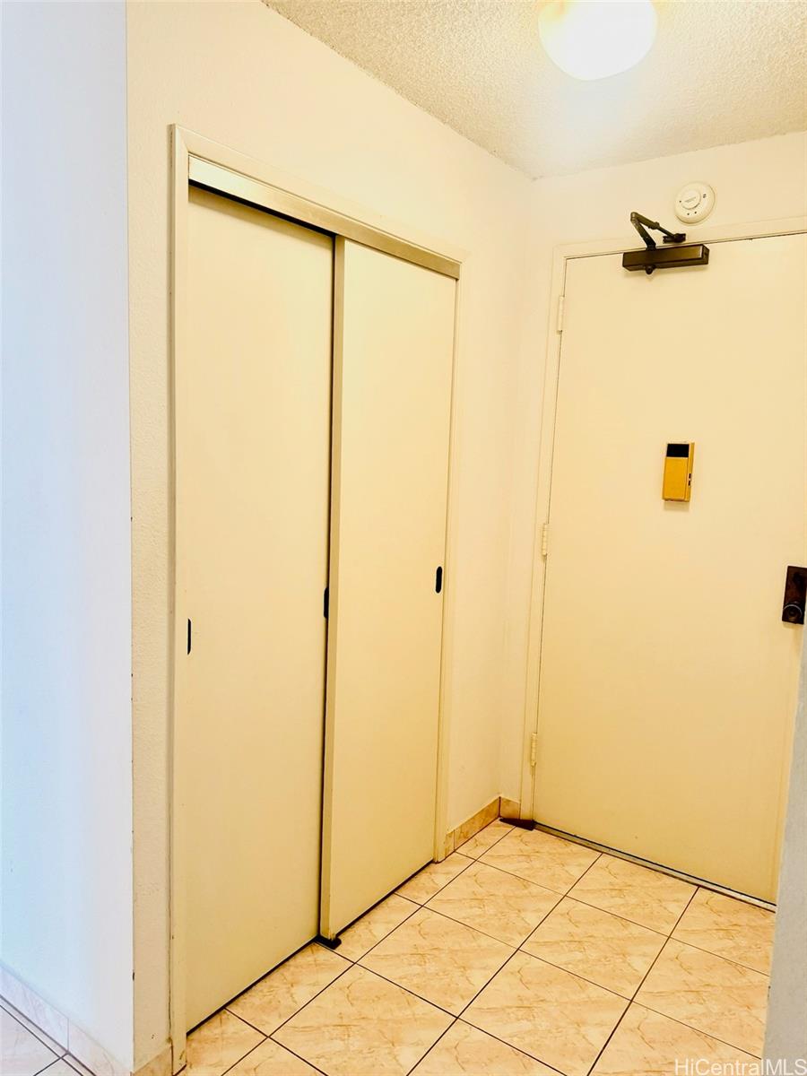 Kukui Plaza condo # E1414, Honolulu, Hawaii - photo 7 of 12