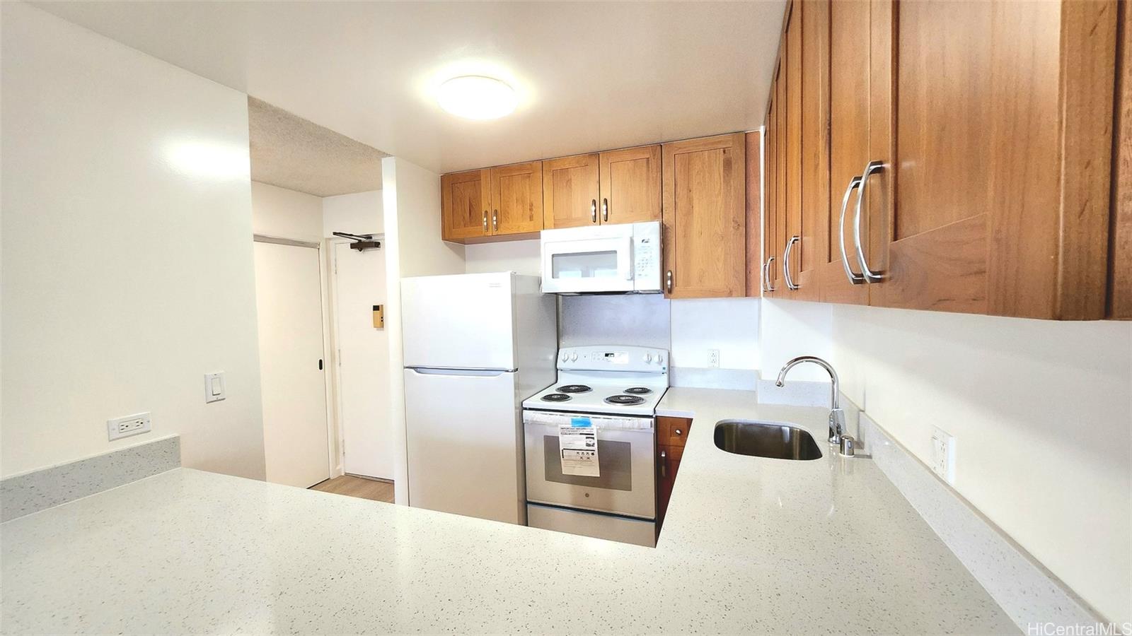 Kukui Plaza condo # E2012, Honolulu, Hawaii - photo 5 of 19