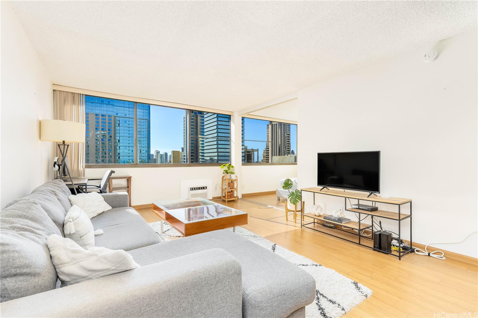 Kukui Plaza condo # E2107, Honolulu, Hawaii - photo 2 of 25