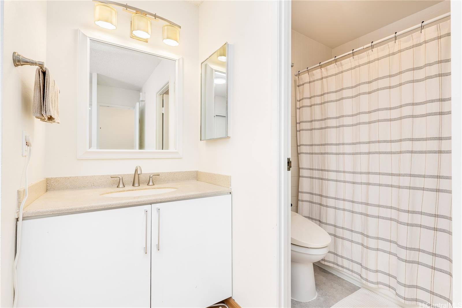 Kukui Plaza condo # E2107, Honolulu, Hawaii - photo 12 of 25