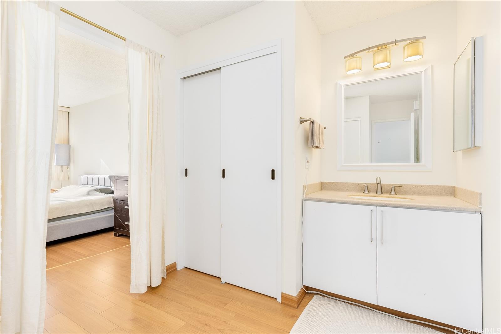 Kukui Plaza condo # E2107, Honolulu, Hawaii - photo 13 of 25