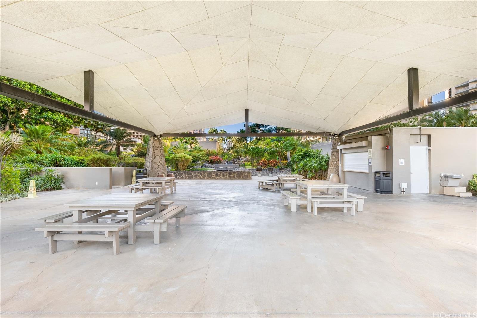 Kukui Plaza condo # E2107, Honolulu, Hawaii - photo 21 of 25