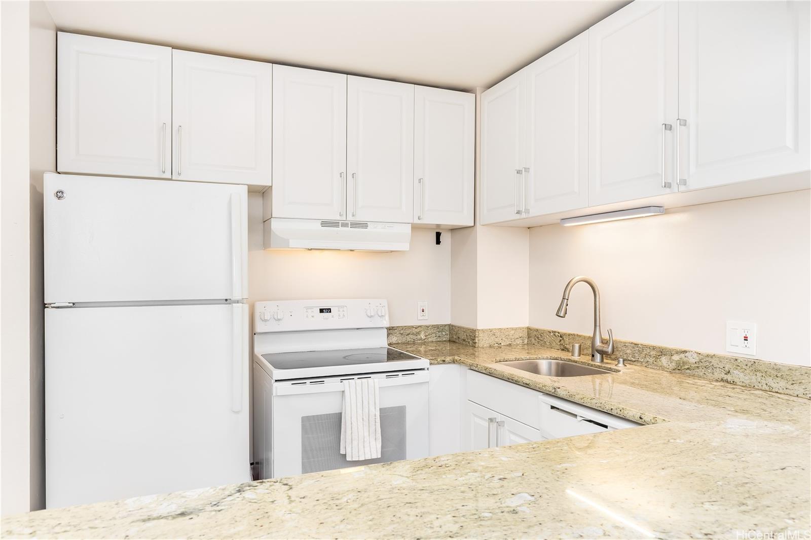 Kukui Plaza condo # E2107, Honolulu, Hawaii - photo 6 of 25