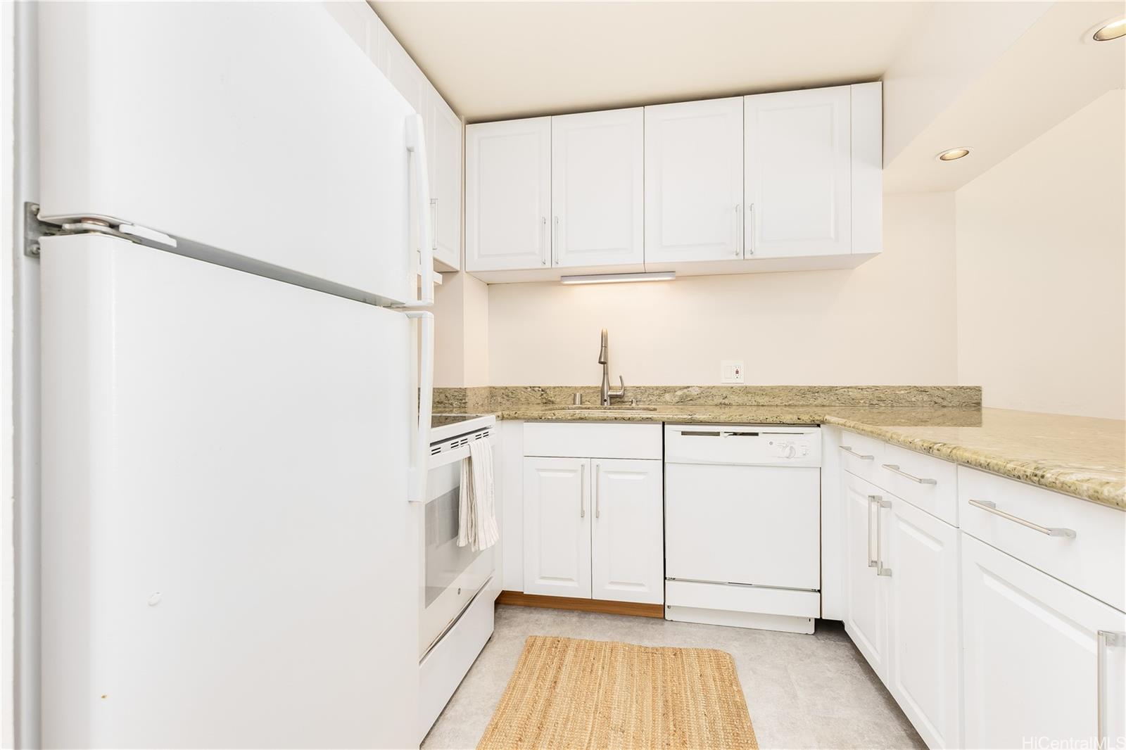 Kukui Plaza condo # E2107, Honolulu, Hawaii - photo 7 of 25