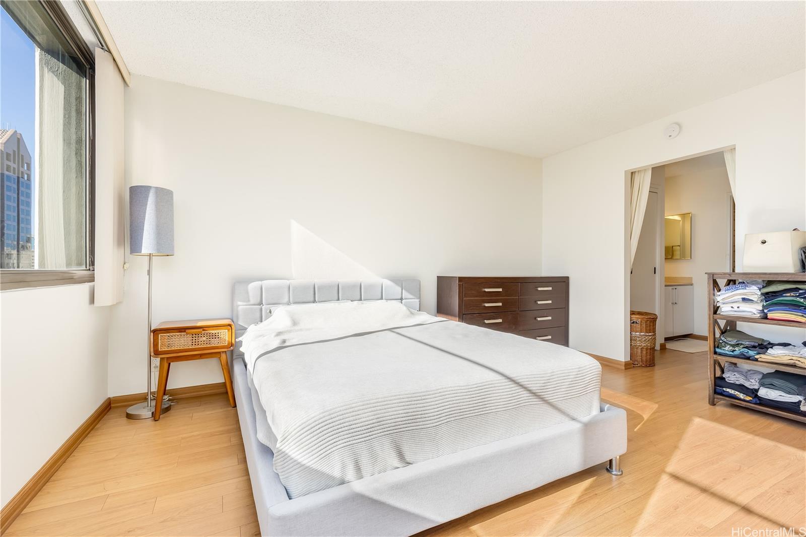 Kukui Plaza condo # E2107, Honolulu, Hawaii - photo 8 of 25