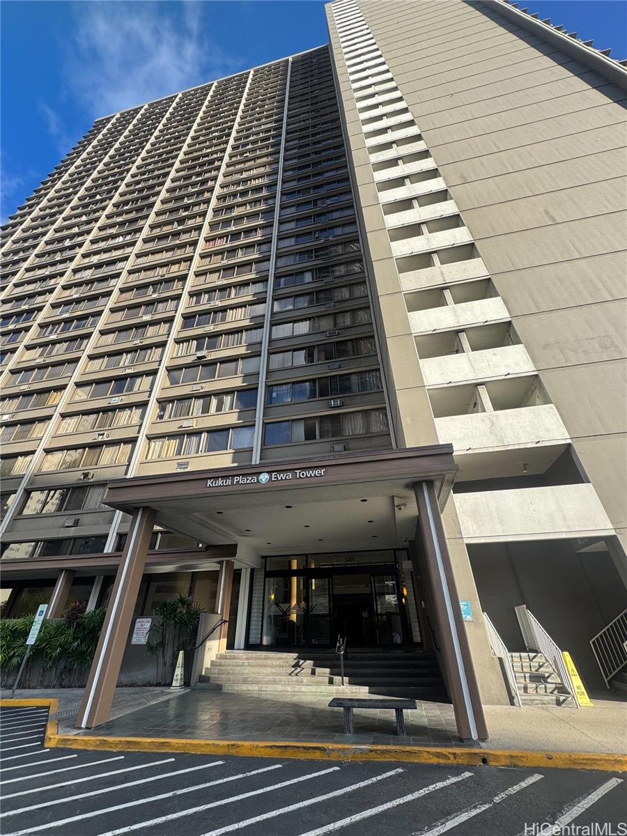 Kukui Plaza condo # E2211, Honolulu, Hawaii - photo 2 of 18