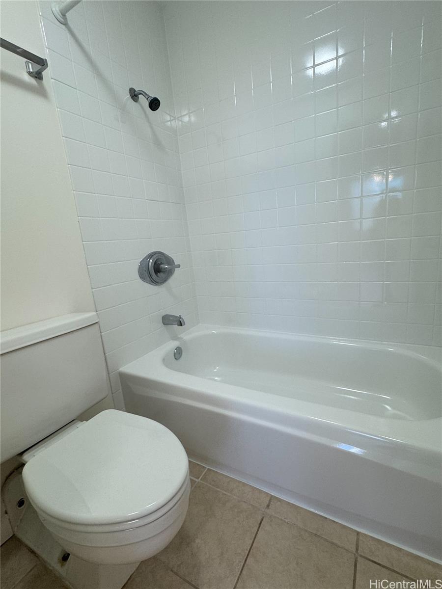 Kukui Plaza condo # E2211, Honolulu, Hawaii - photo 12 of 18