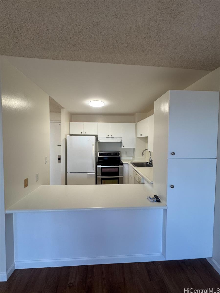 Kukui Plaza condo # E2211, Honolulu, Hawaii - photo 3 of 18