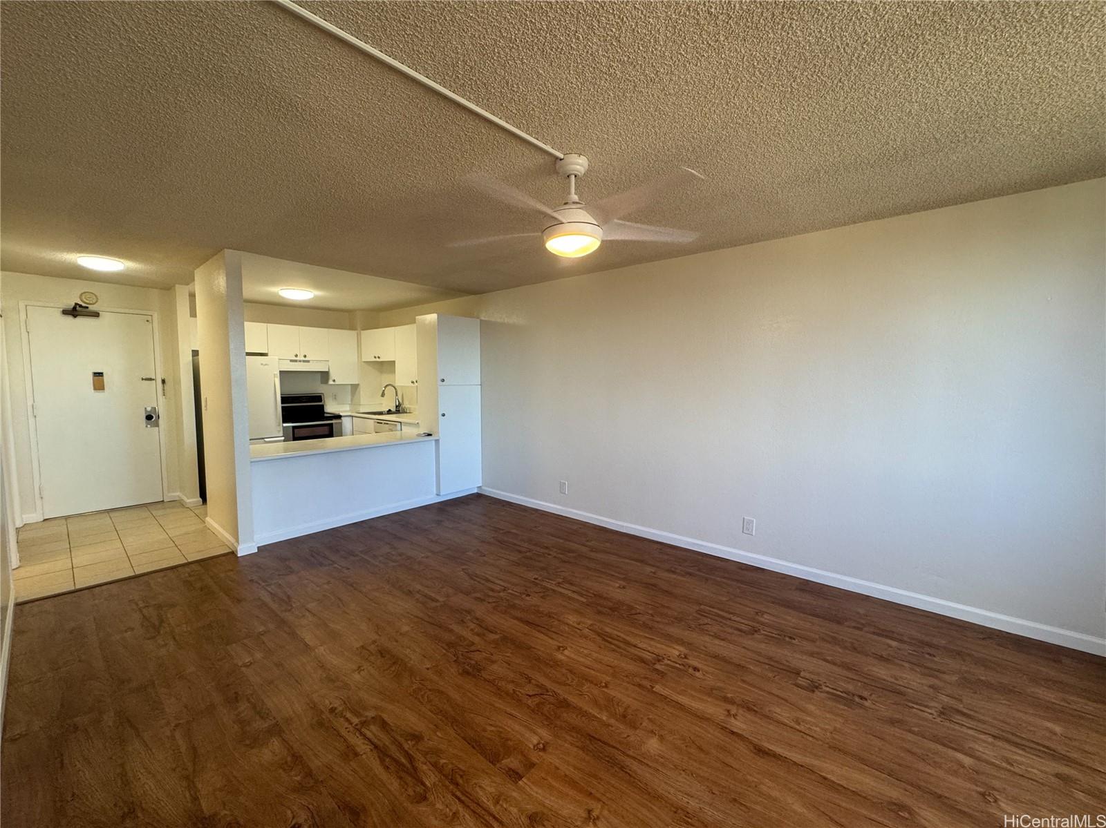 Kukui Plaza condo # E2211, Honolulu, Hawaii - photo 5 of 18