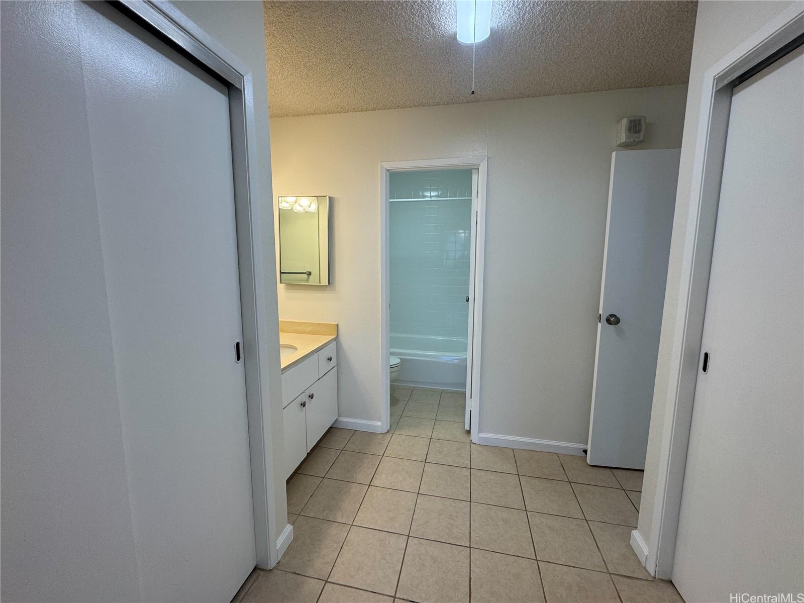 Kukui Plaza condo # E2211, Honolulu, Hawaii - photo 10 of 18