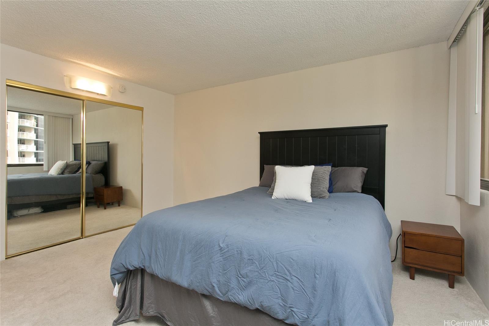 Kukui Plaza condo # E2506, Honolulu, Hawaii - photo 7 of 11