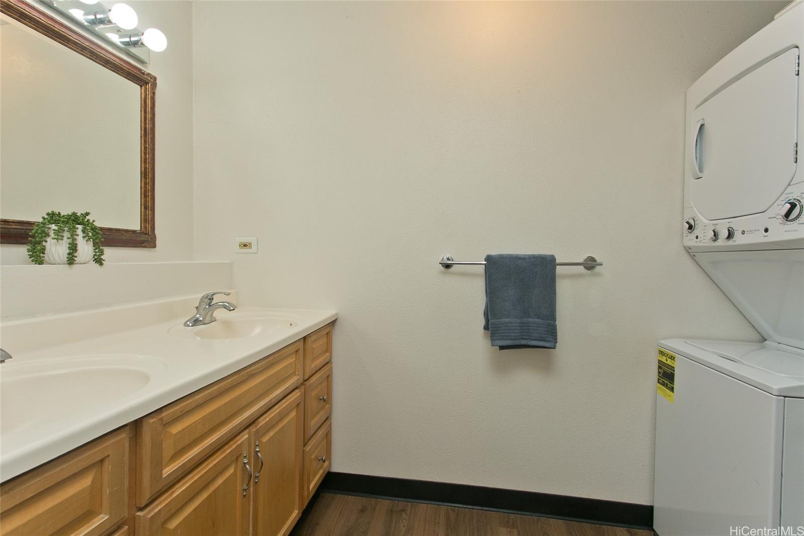 Kukui Plaza condo # E2506, Honolulu, Hawaii - photo 9 of 11