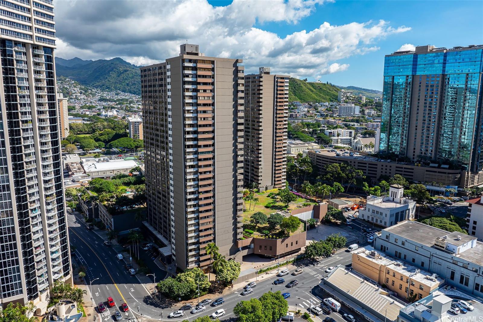 Kukui Plaza condo # E2712, Honolulu, Hawaii - photo 17 of 19