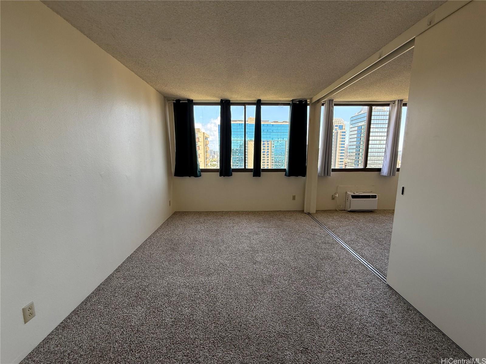 1255 Nuuanu Ave Honolulu - Rental - photo 4 of 9