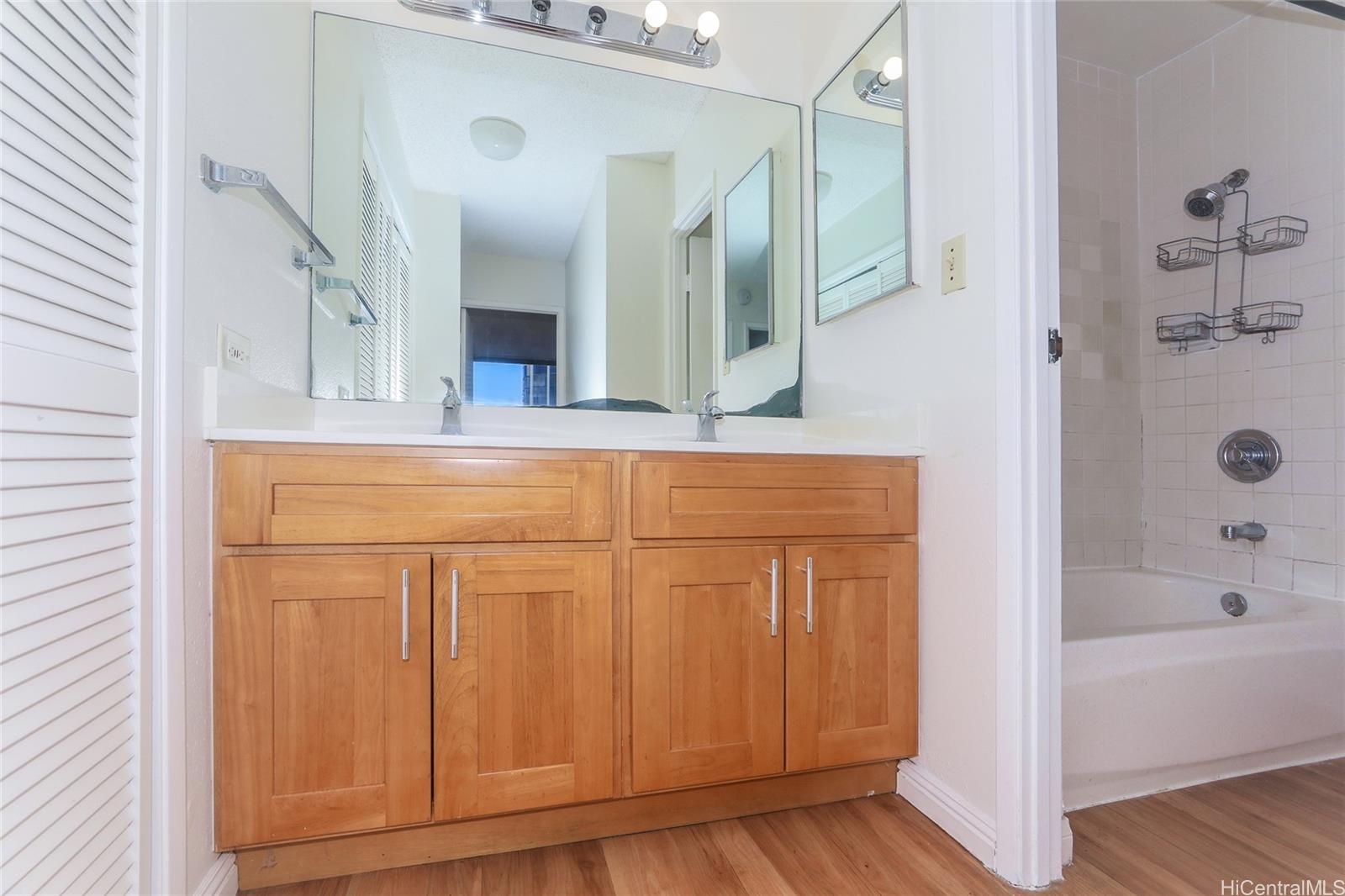 Kukui Plaza condo # E3014, Honolulu, Hawaii - photo 14 of 25