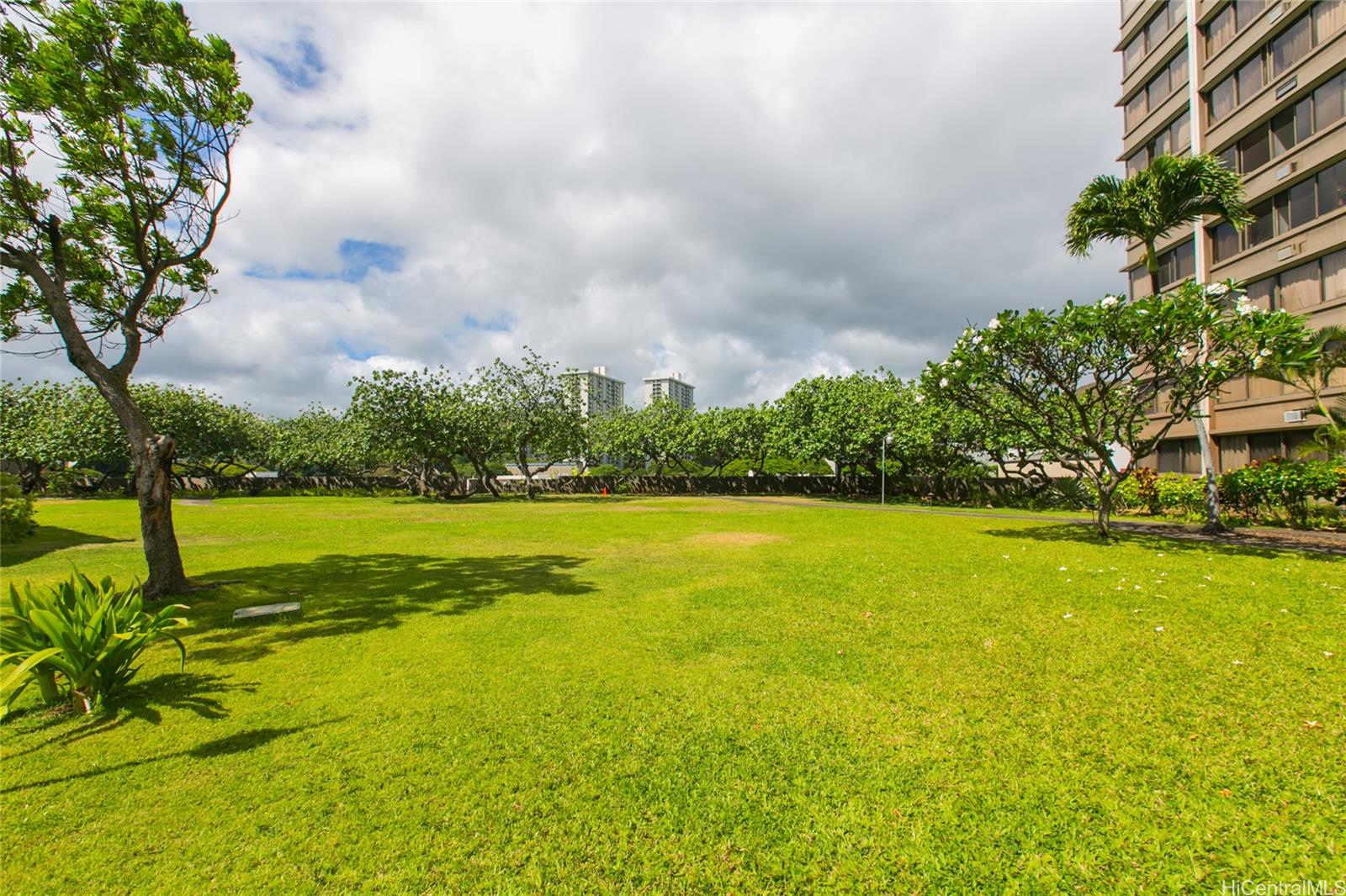 Kukui Plaza condo # E3014, Honolulu, Hawaii - photo 22 of 25