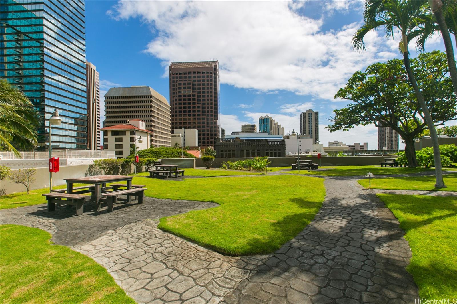 Kukui Plaza condo # E3014, Honolulu, Hawaii - photo 23 of 25