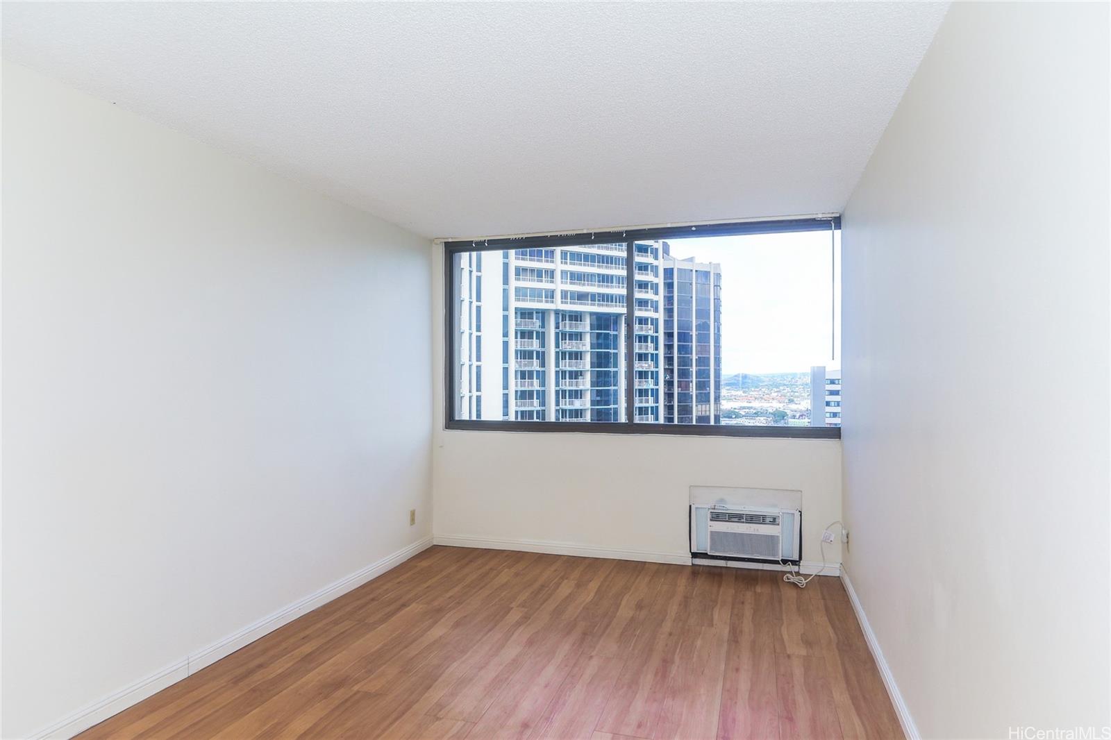 Kukui Plaza condo # E3014, Honolulu, Hawaii - photo 10 of 25