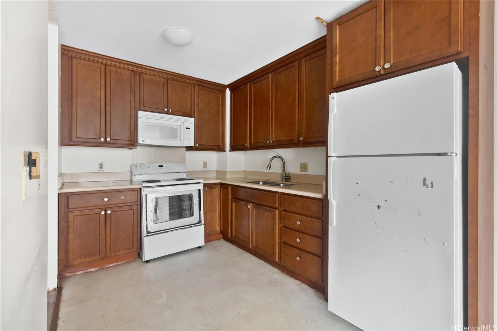 Kukui Plaza condo # E404, Honolulu, Hawaii - photo 11 of 25