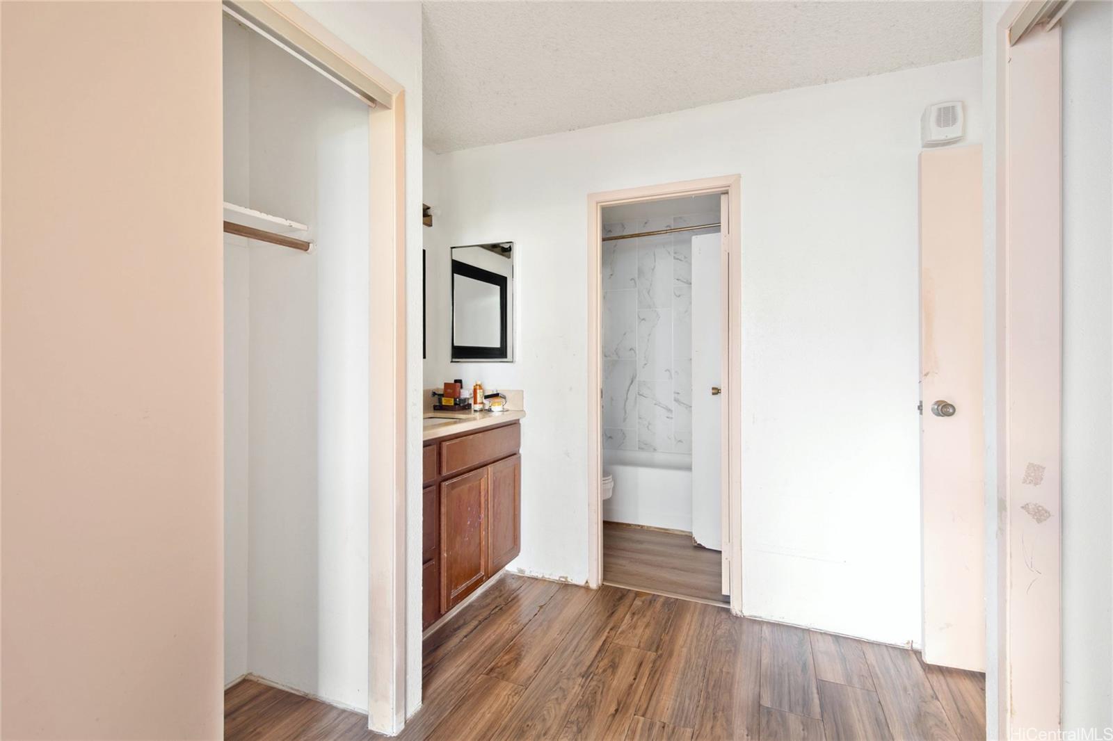 Kukui Plaza condo # E404, Honolulu, Hawaii - photo 13 of 25