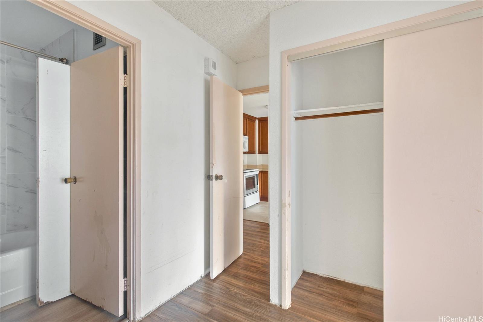 Kukui Plaza condo # E404, Honolulu, Hawaii - photo 14 of 25