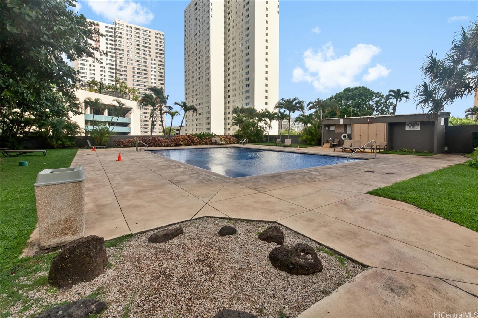 Kukui Plaza condo # E404, Honolulu, Hawaii - photo 17 of 25