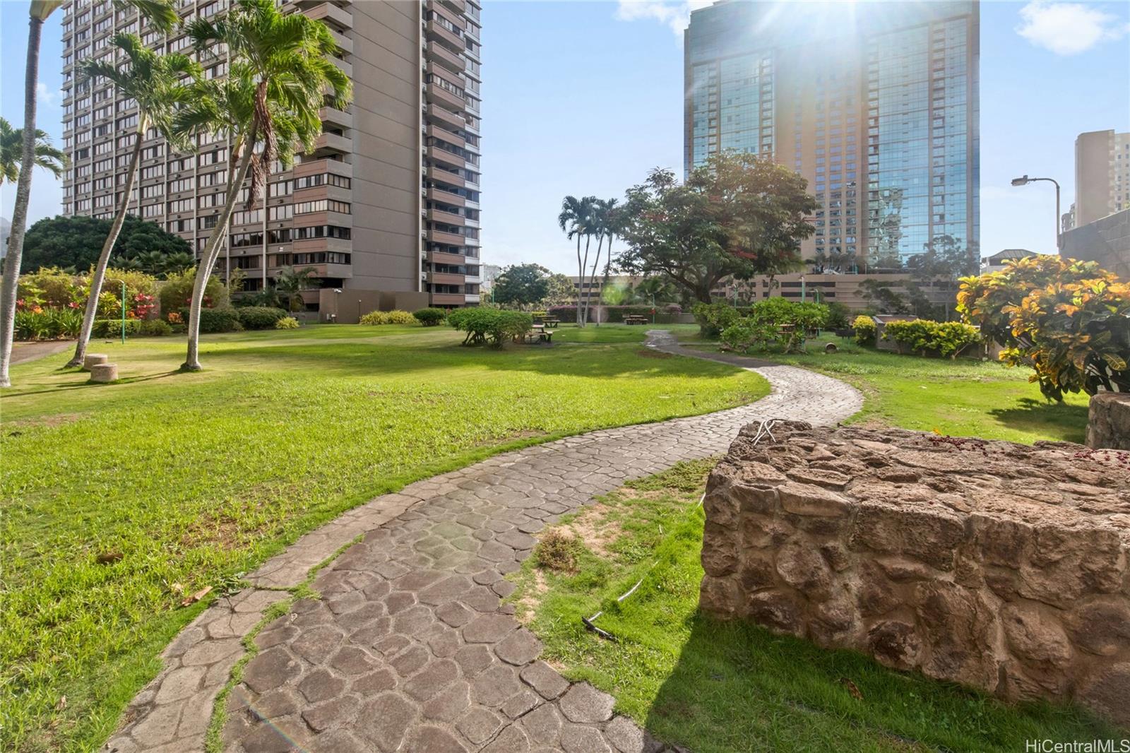 Kukui Plaza condo # E404, Honolulu, Hawaii - photo 20 of 25