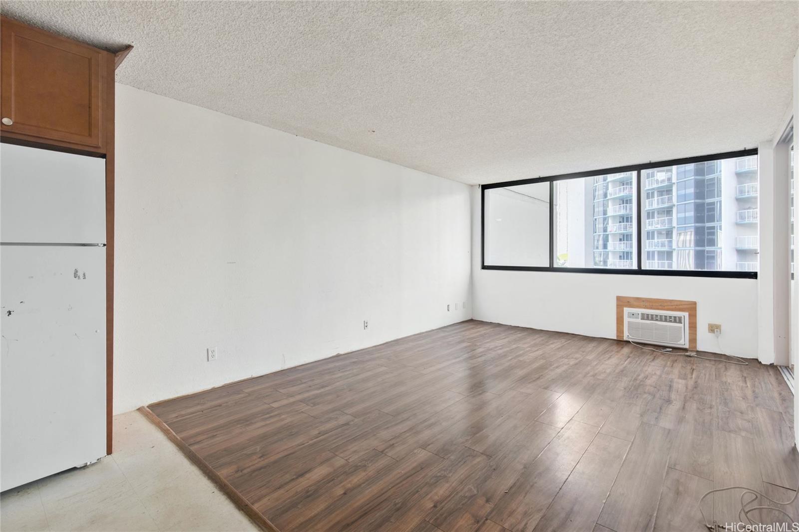 Kukui Plaza condo # E404, Honolulu, Hawaii - photo 3 of 25