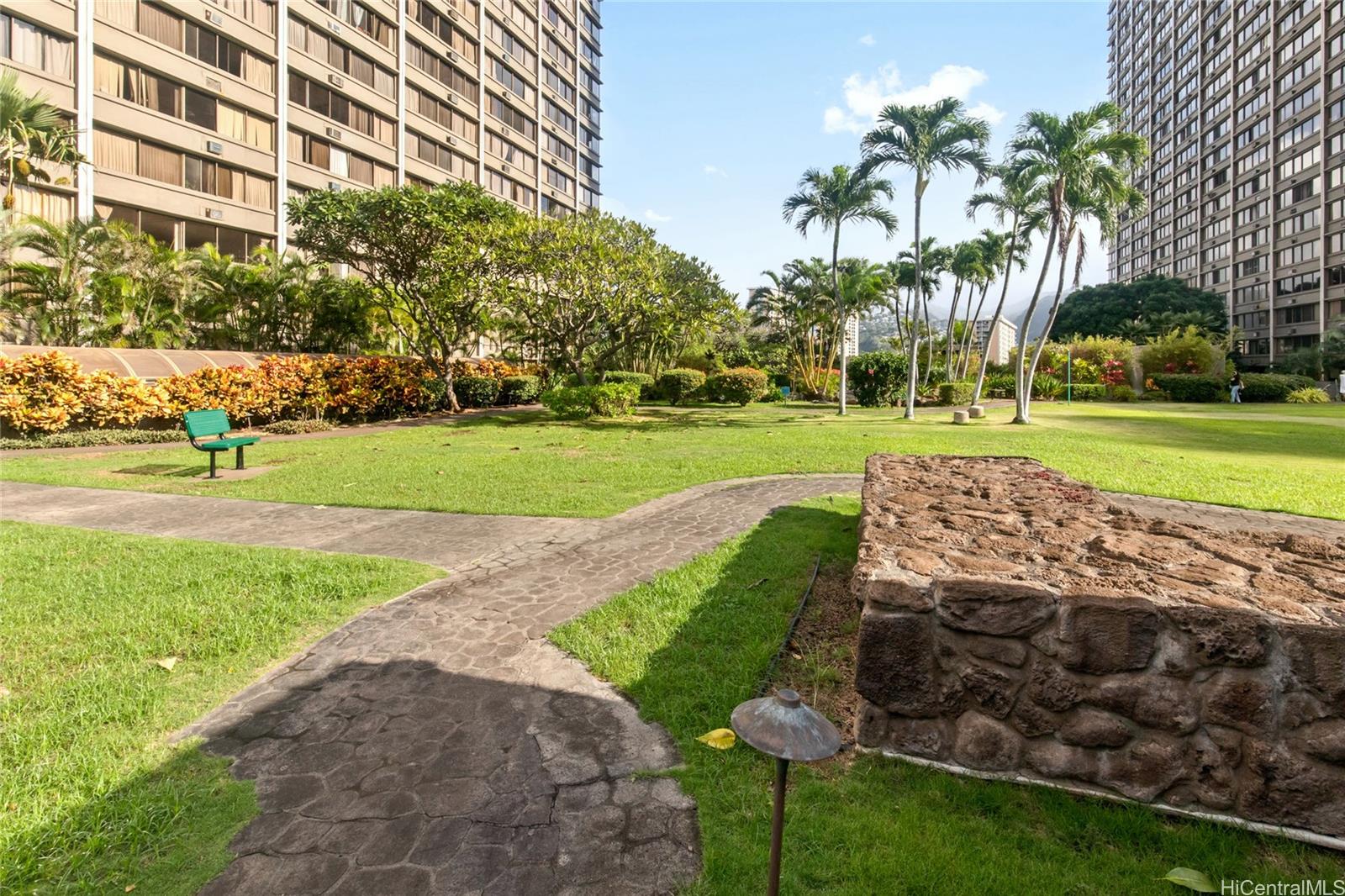Kukui Plaza condo # E404, Honolulu, Hawaii - photo 21 of 25