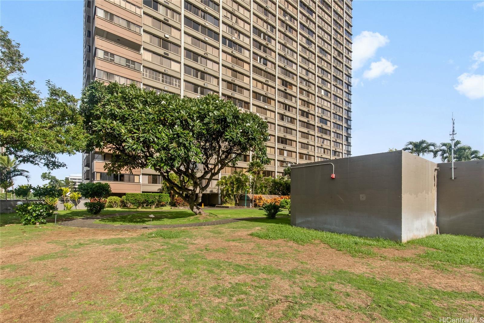 Kukui Plaza condo # E404, Honolulu, Hawaii - photo 23 of 25