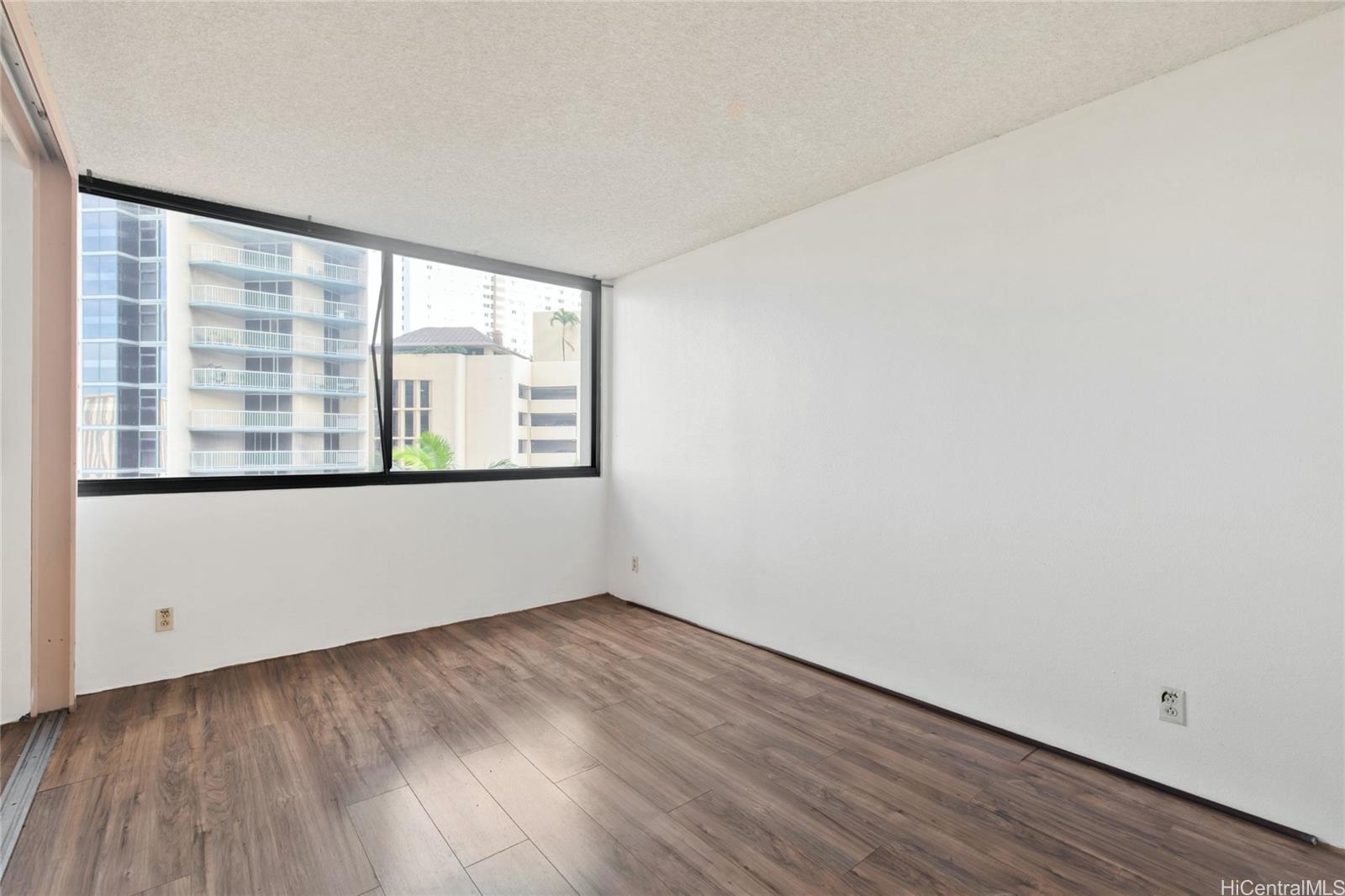 Kukui Plaza condo # E404, Honolulu, Hawaii - photo 5 of 25