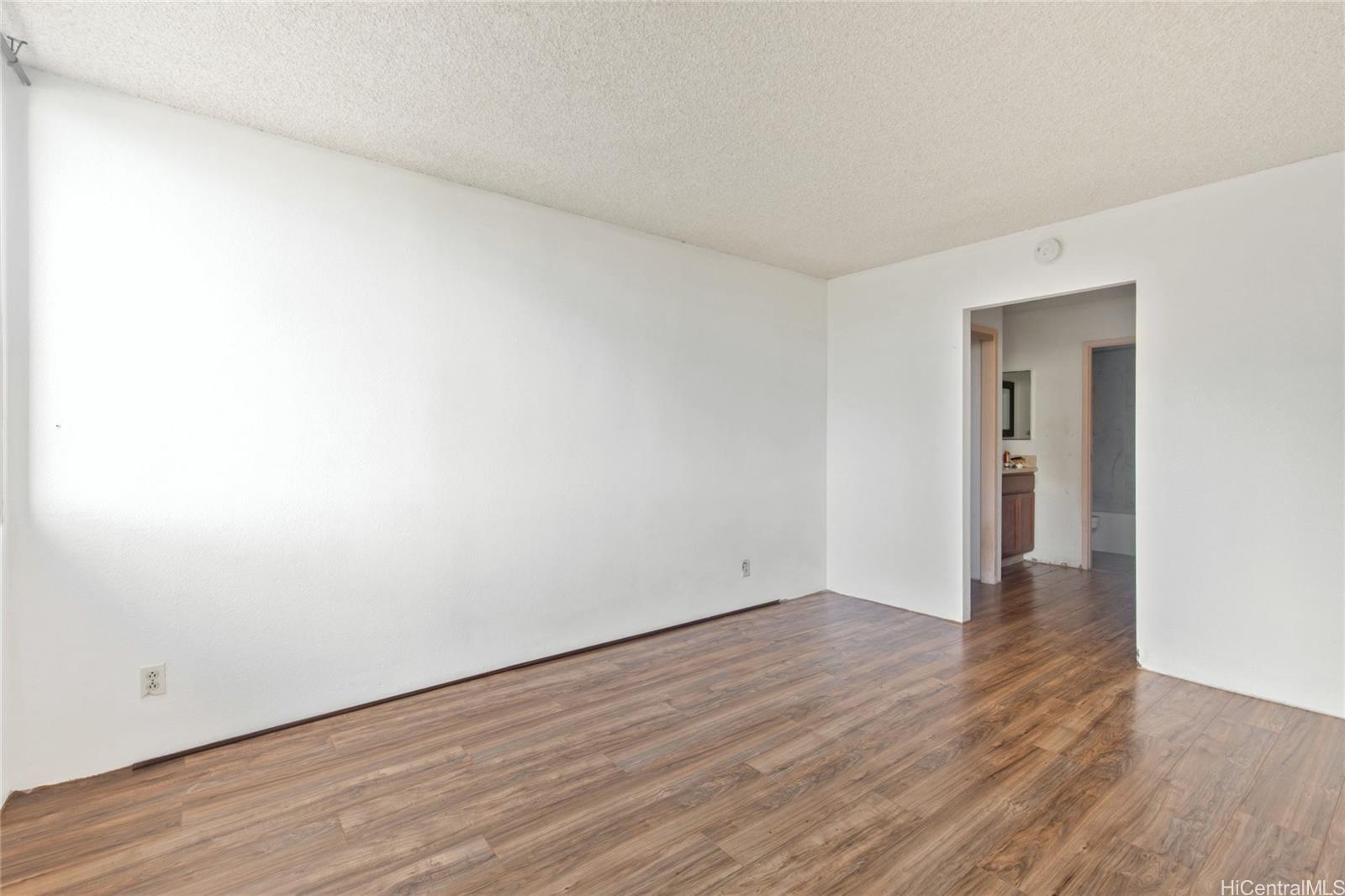 Kukui Plaza condo # E404, Honolulu, Hawaii - photo 8 of 25