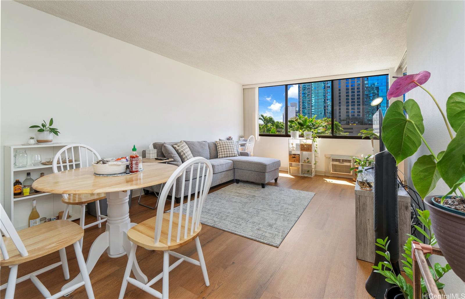 Kukui Plaza condo # E603, Honolulu, Hawaii - photo 2 of 25