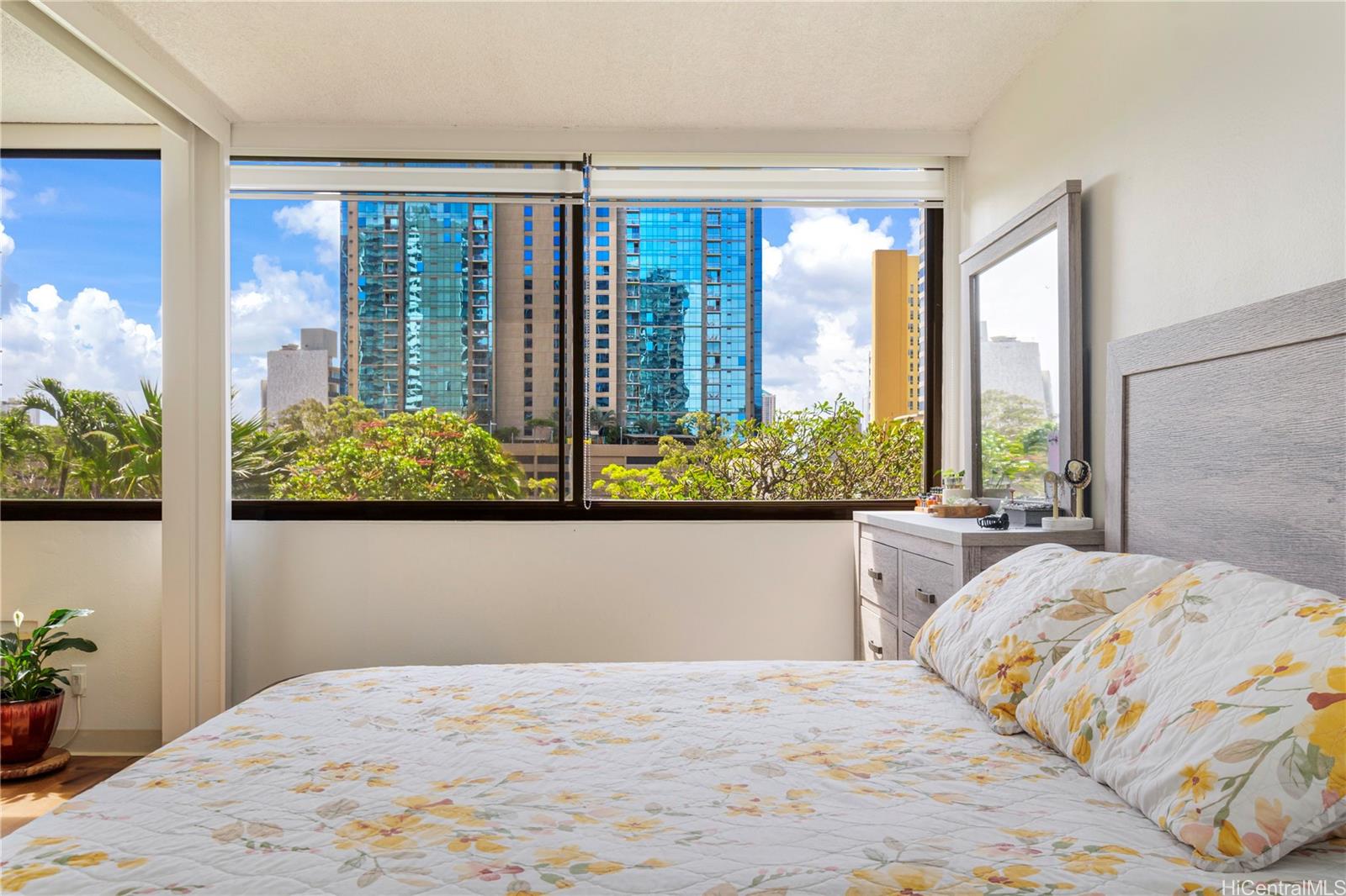 Kukui Plaza condo # E603, Honolulu, Hawaii - photo 12 of 25