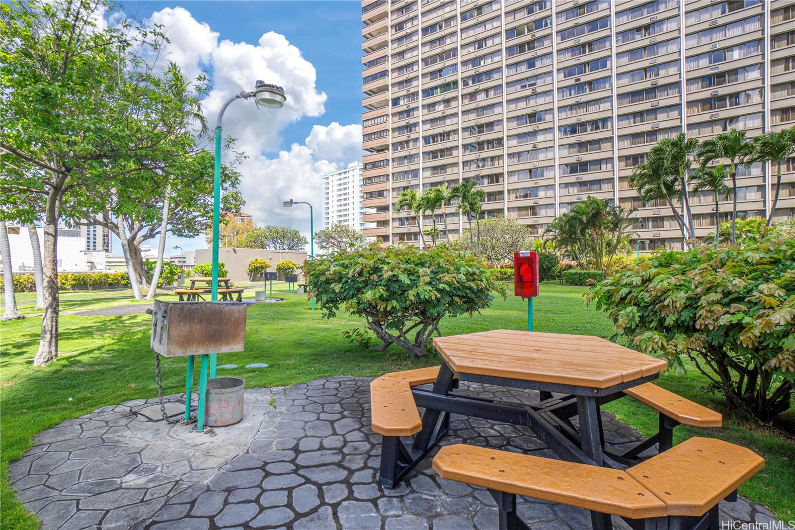 Kukui Plaza condo # E603, Honolulu, Hawaii - photo 20 of 25