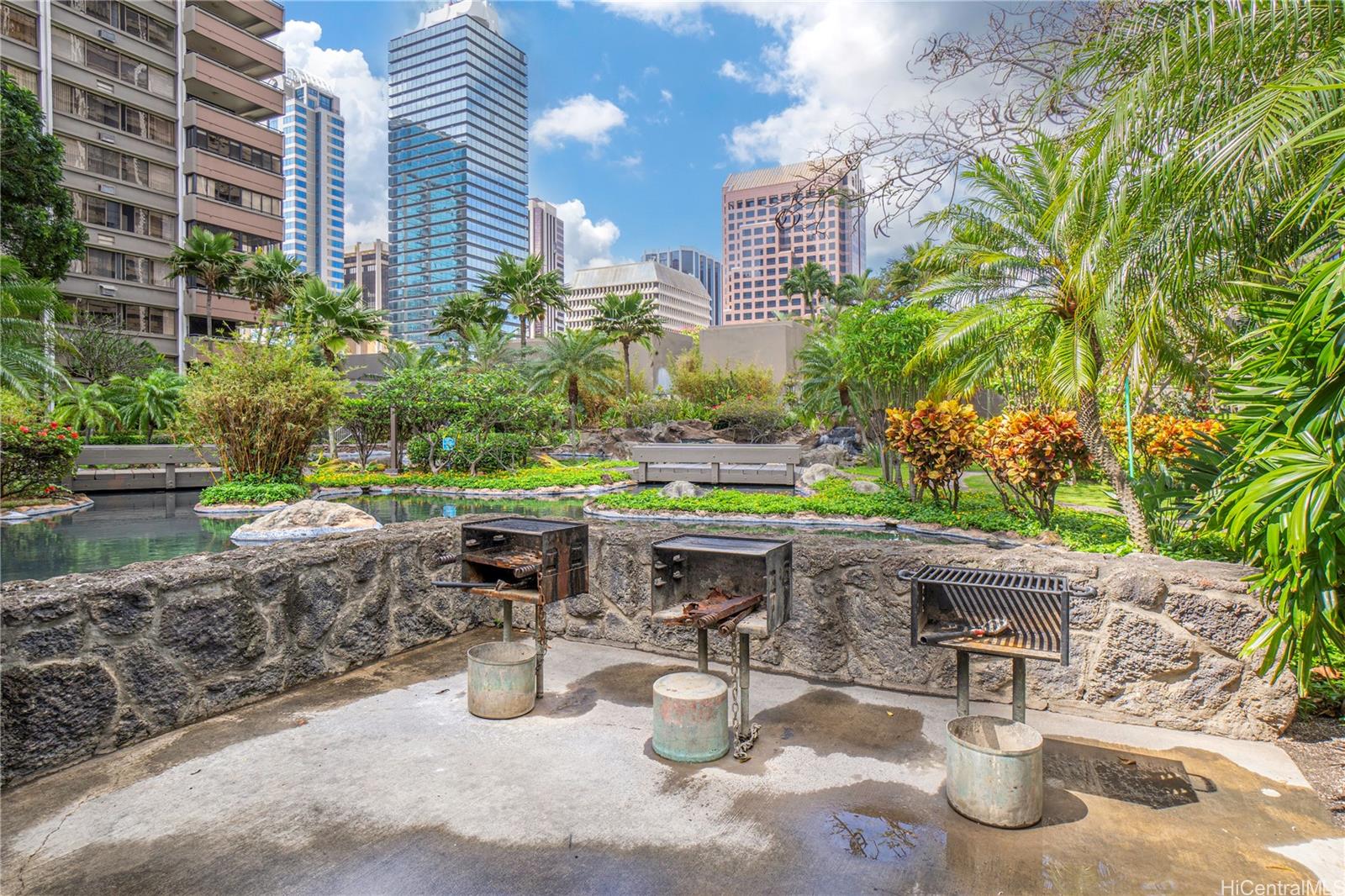 Kukui Plaza condo # E603, Honolulu, Hawaii - photo 21 of 25