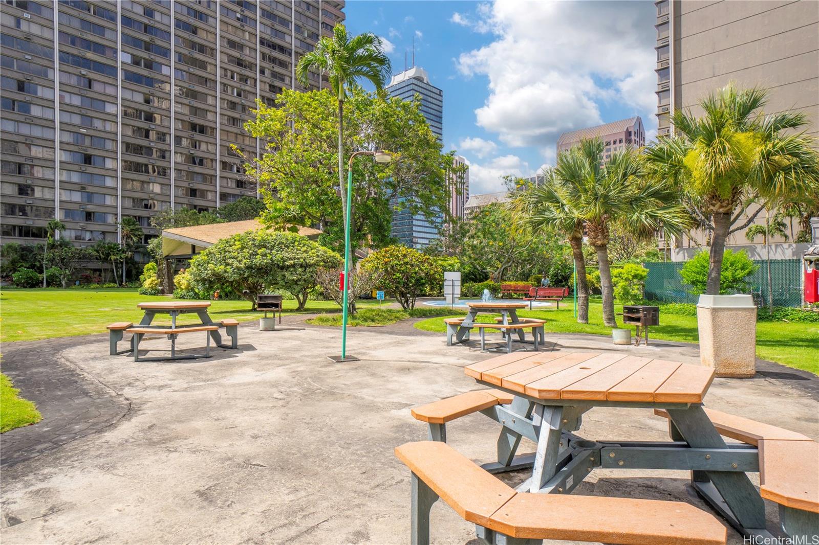 Kukui Plaza condo # E603, Honolulu, Hawaii - photo 22 of 25