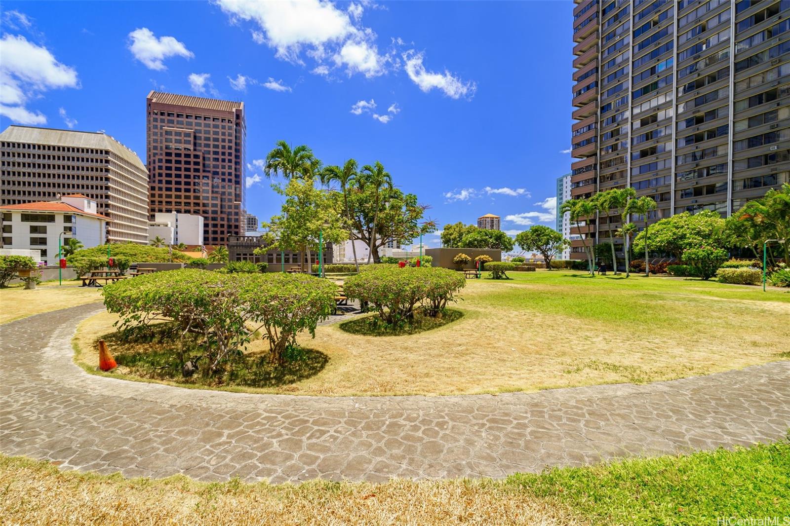 Kukui Plaza condo # E614, Honolulu, Hawaii - photo 17 of 22