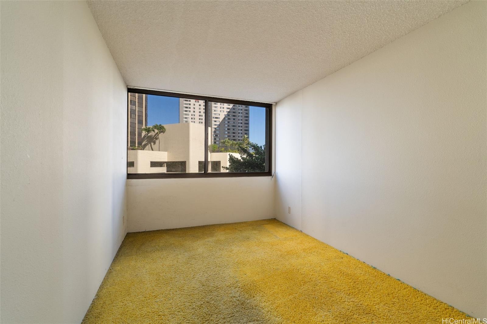 Kukui Plaza condo # E614, Honolulu, Hawaii - photo 4 of 22