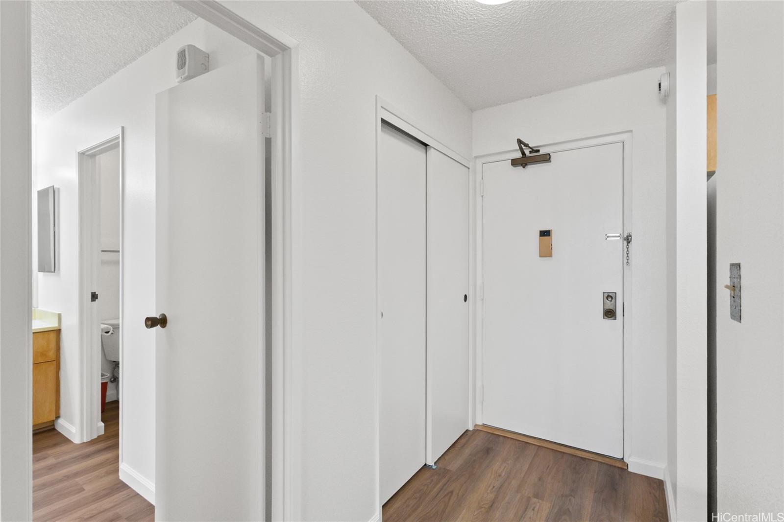 1255 Nuuanu Ave Honolulu - Rental - photo 2 of 22