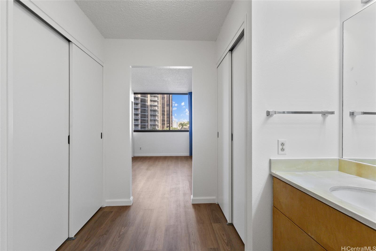 1255 Nuuanu Ave Honolulu - Rental - photo 17 of 22