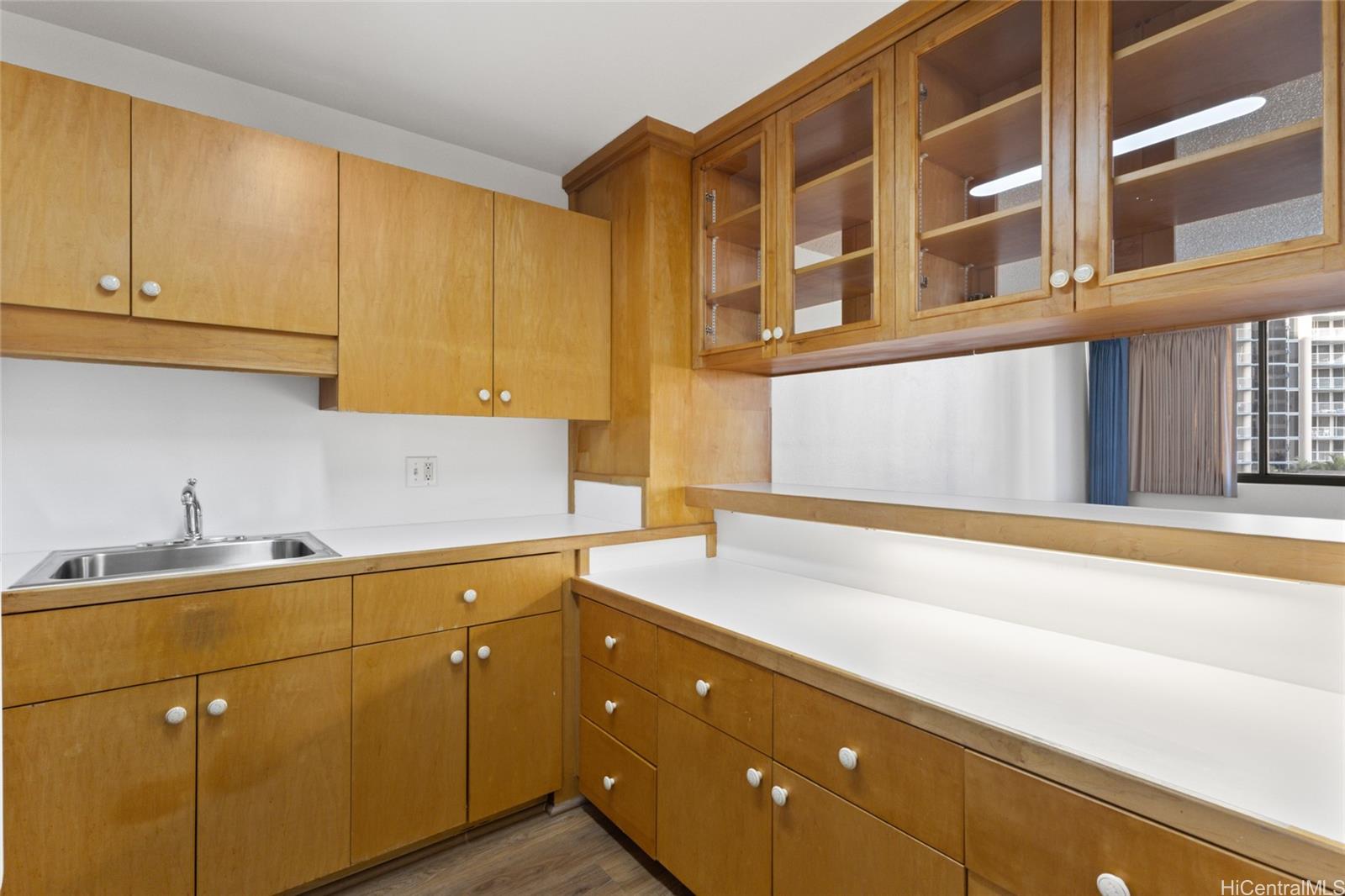 1255 Nuuanu Ave Honolulu - Rental - photo 4 of 22