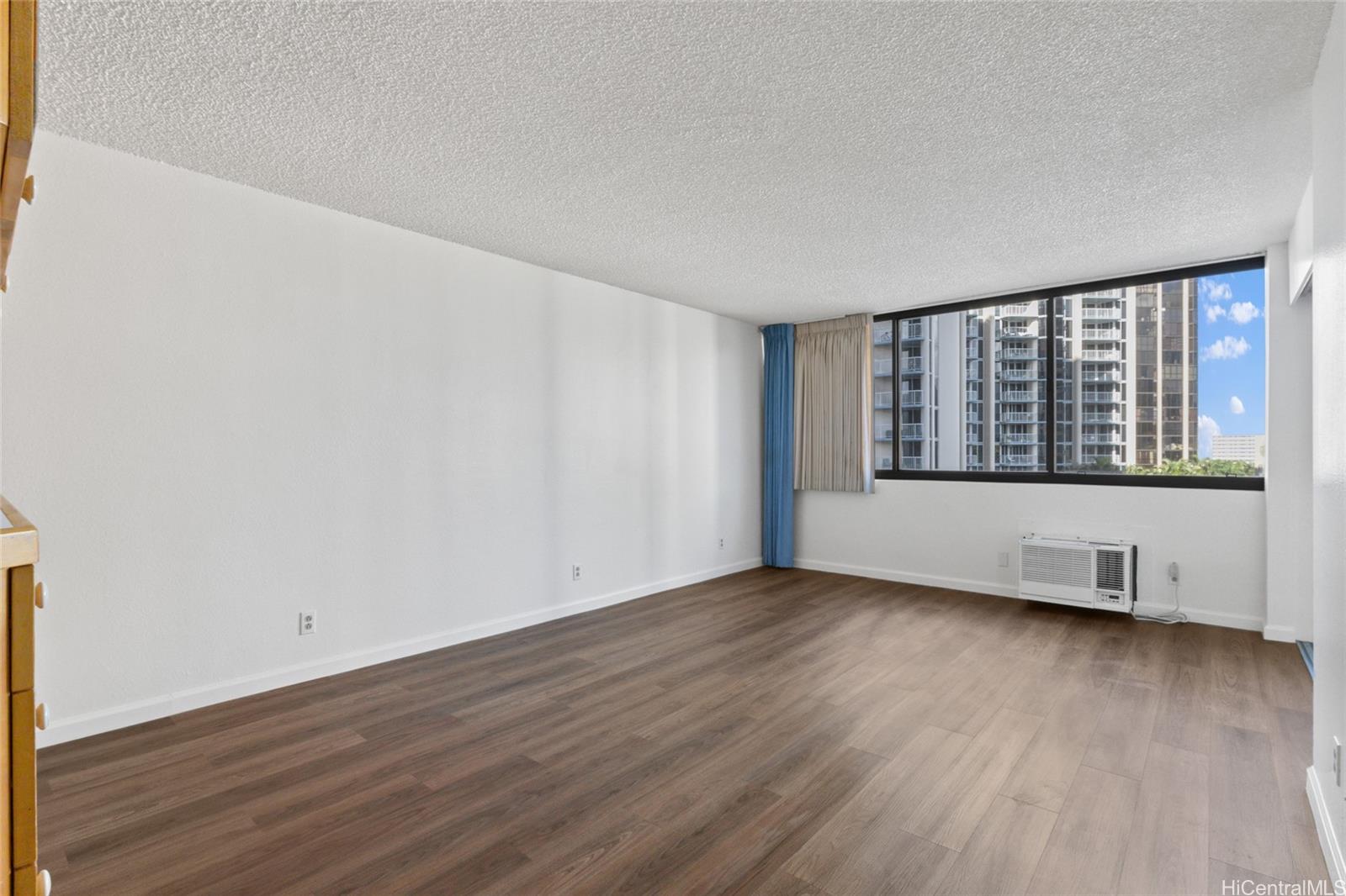 1255 Nuuanu Ave Honolulu - Rental - photo 9 of 22