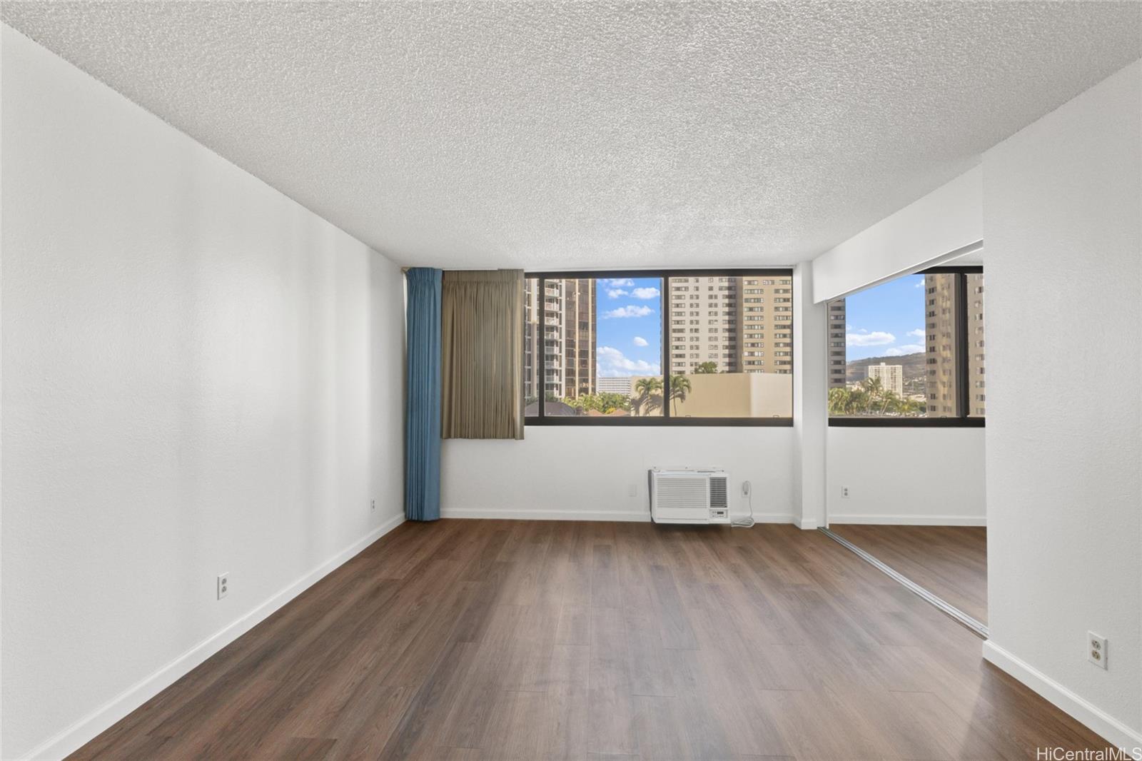 1255 Nuuanu Ave Honolulu - Rental - photo 10 of 22