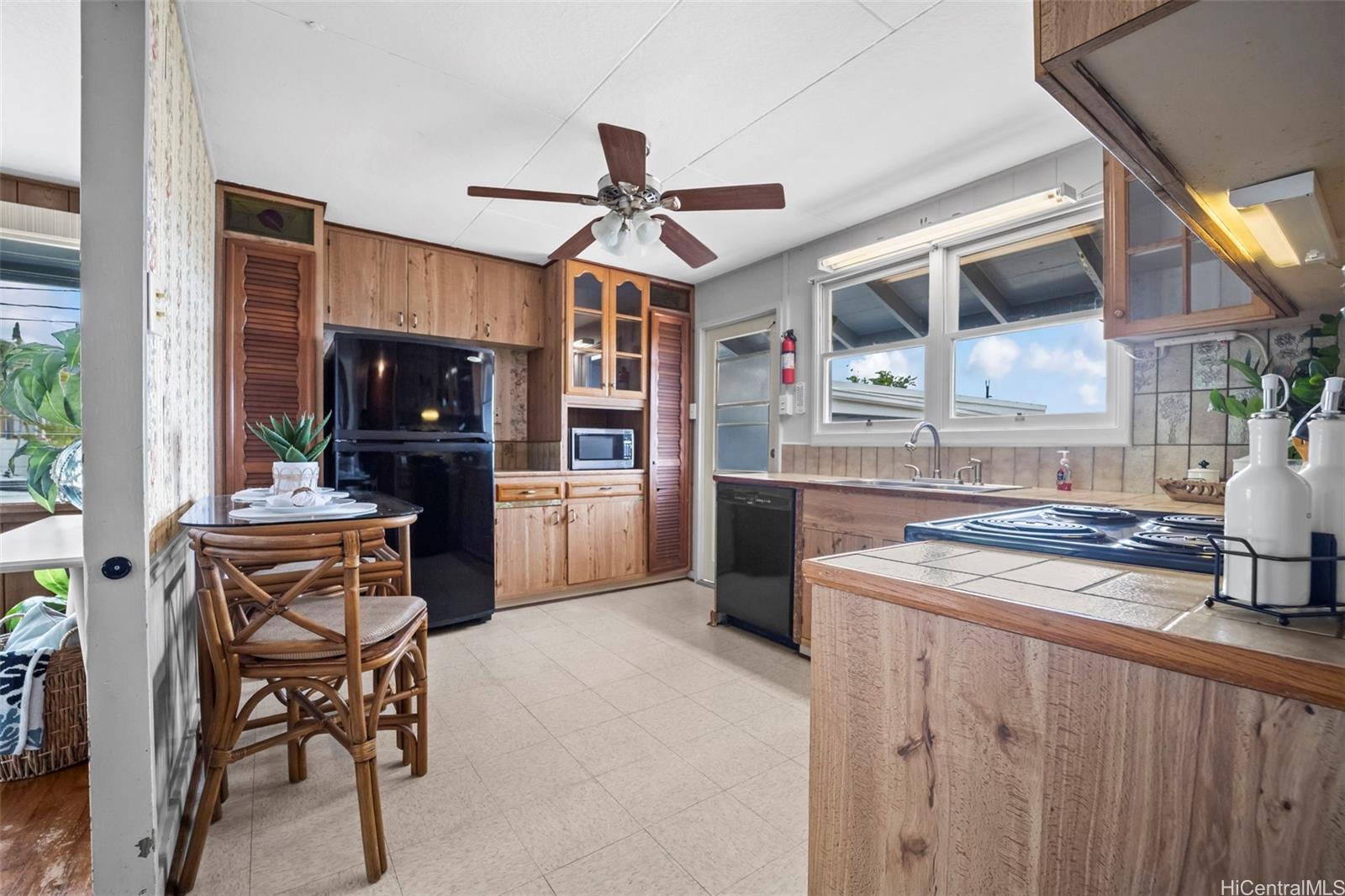 1256  Manulani Street Keolu Hills, Kailua home - photo 8 of 24